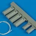 Accessory for plastic models - U.S.A.F. wheel chock with nylon thread