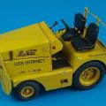 Accessory for plastic models - UNITED TRACTOR GC-340/SM340 tow tractor US NAVY/ARMY