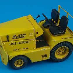 UNITED TRACTOR GC-340/SM340 tow tractor US NAVY/ARMY